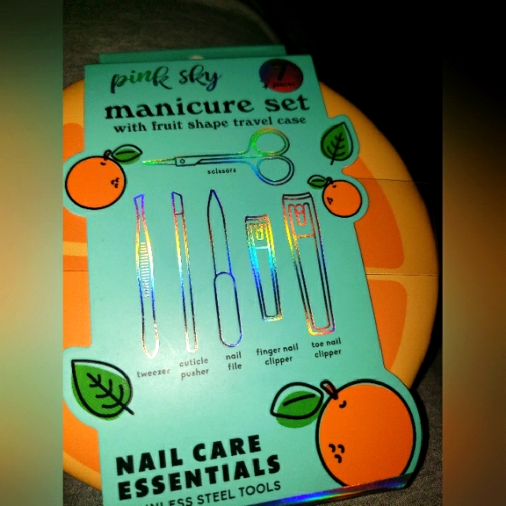 7 Piece Travel Manicure set in Peachy Travel Case NWOT